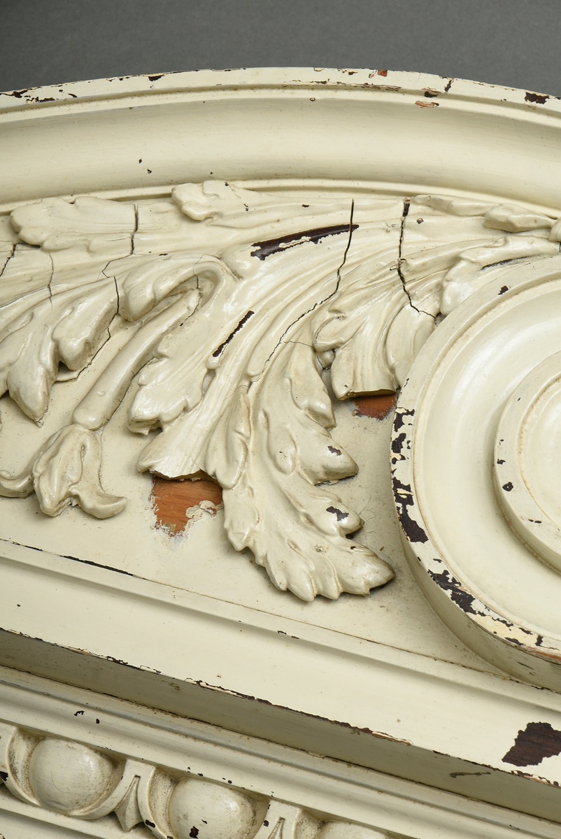 Carved supraport with acanthus leaves, volutes and egg-bar frieze, wood painted white, 39x214x15cm, - Image 4 of 6