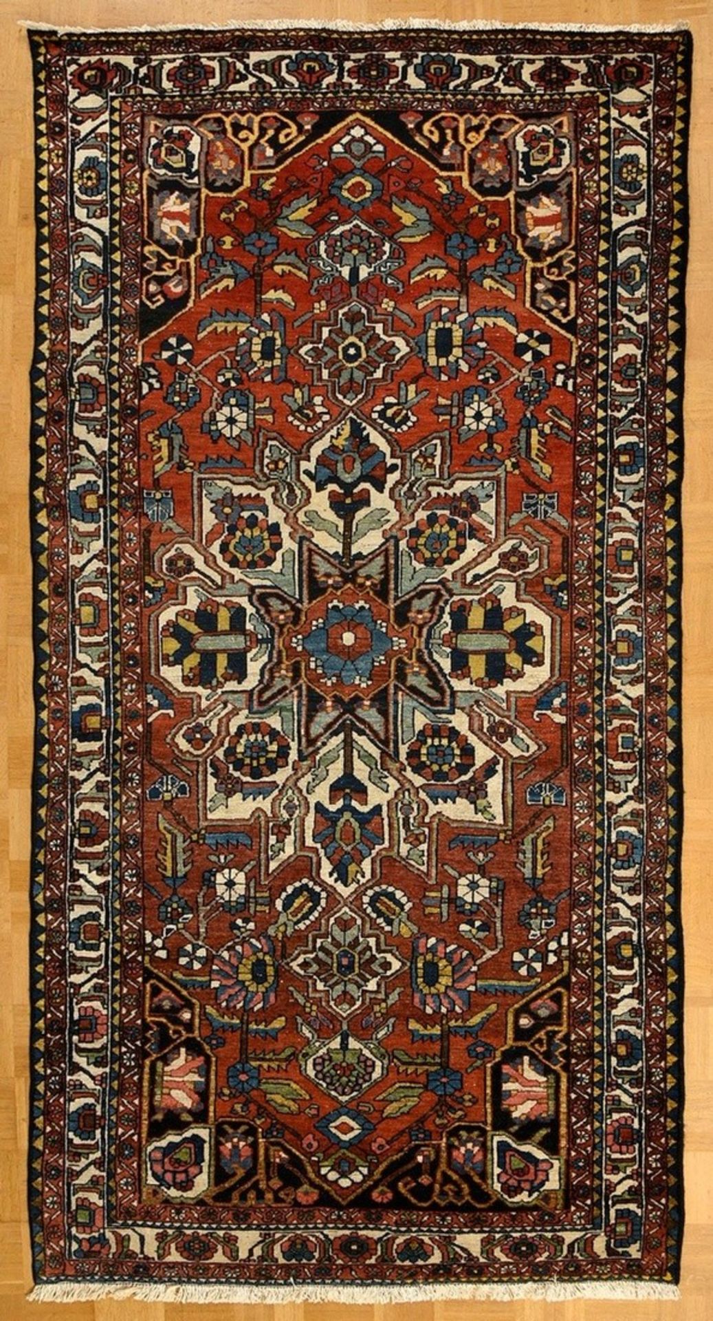 Heriz Teppich in ungewöhnlichem Format, Wolle/Baumwolle, Anfang 20.Jh., 286x156cm, partieller Florv