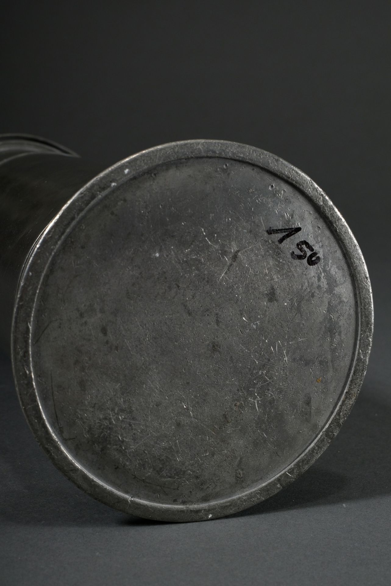 Tall pewter lidded tankard with floral engraved decoration and owner's inscription "Asmus Hinrich M - Image 8 of 8