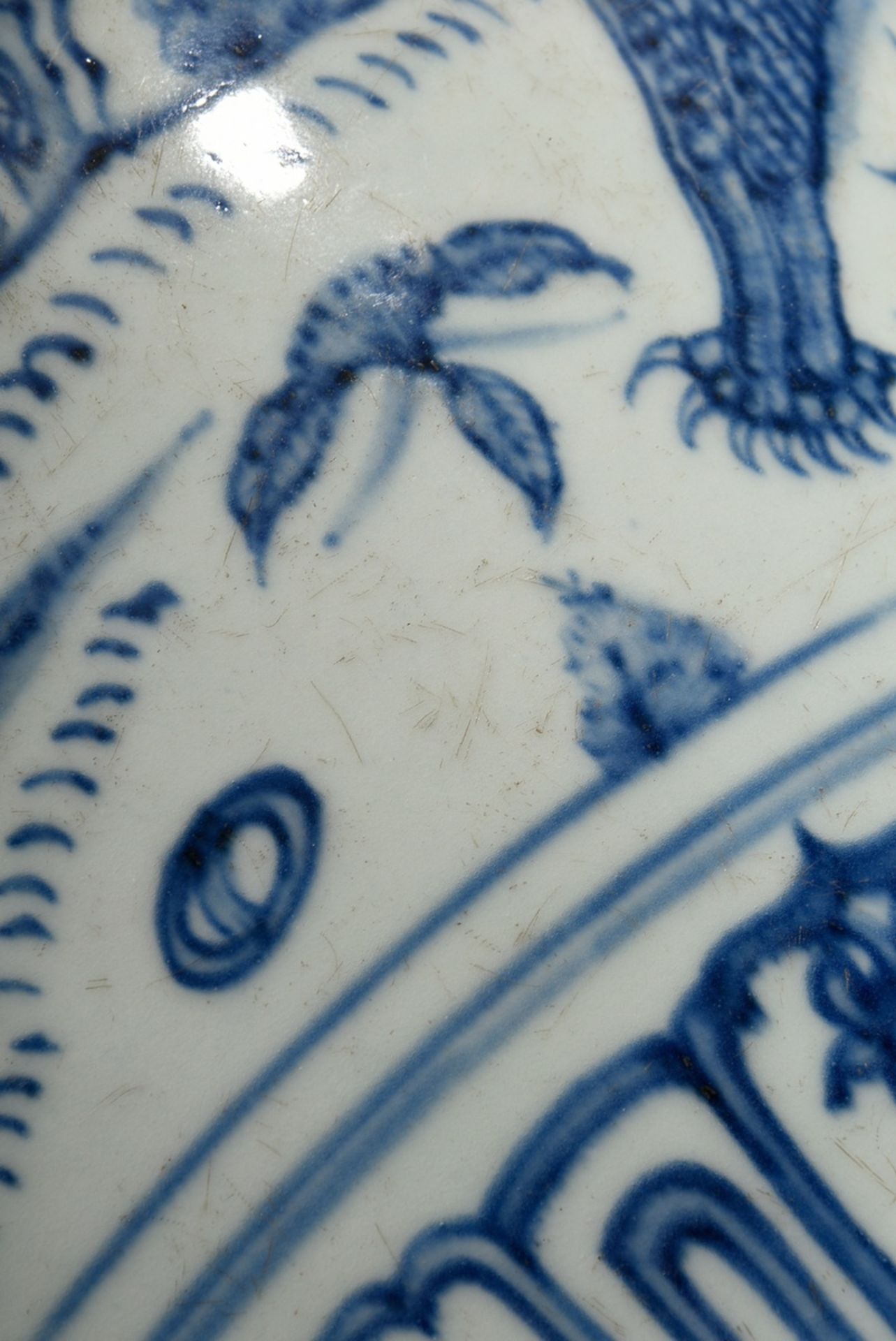 Großer Guan Topf im Ming Stil des 15.Jh. mit Blaumalerei "Fabeltiere", auf der Schulter Kartuschen - Bild 4 aus 5