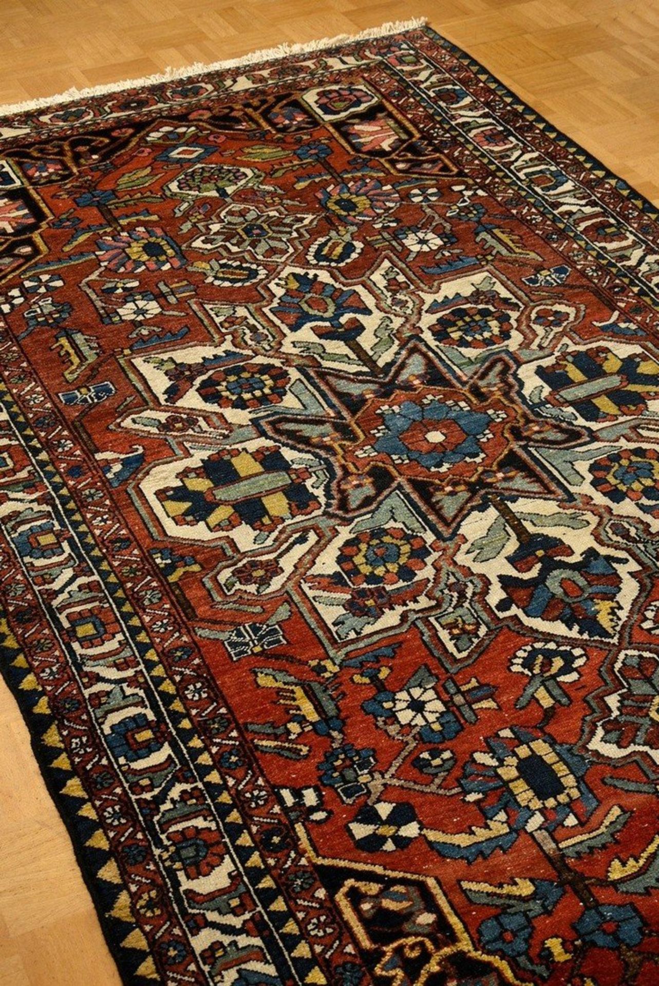 Heriz Teppich in ungewöhnlichem Format, Wolle/Baumwolle, Anfang 20.Jh., 286x156cm, partieller Florv - Bild 2 aus 7