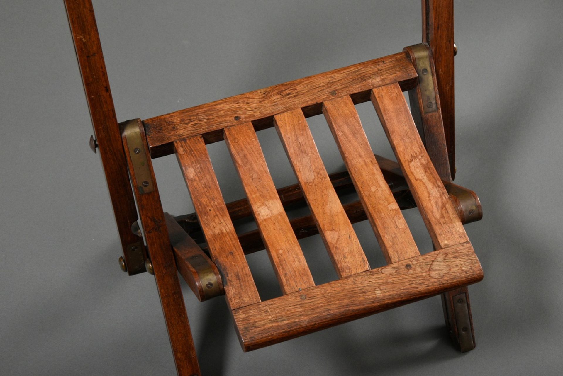 Children's folding travel chair, beech with brass fittings, England 19th c., h. 26/56,5cm - Image 3 of 3