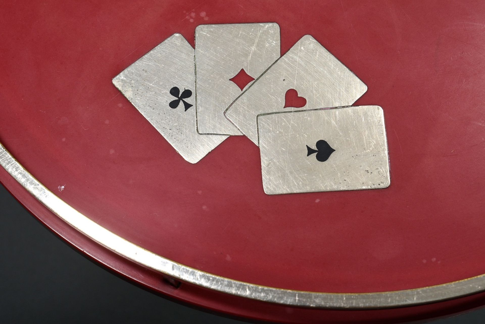 Red Art Deco Bakkelite tray with chrome handles and rim as well as inlaid "playing cards", around 1 - Image 2 of 4