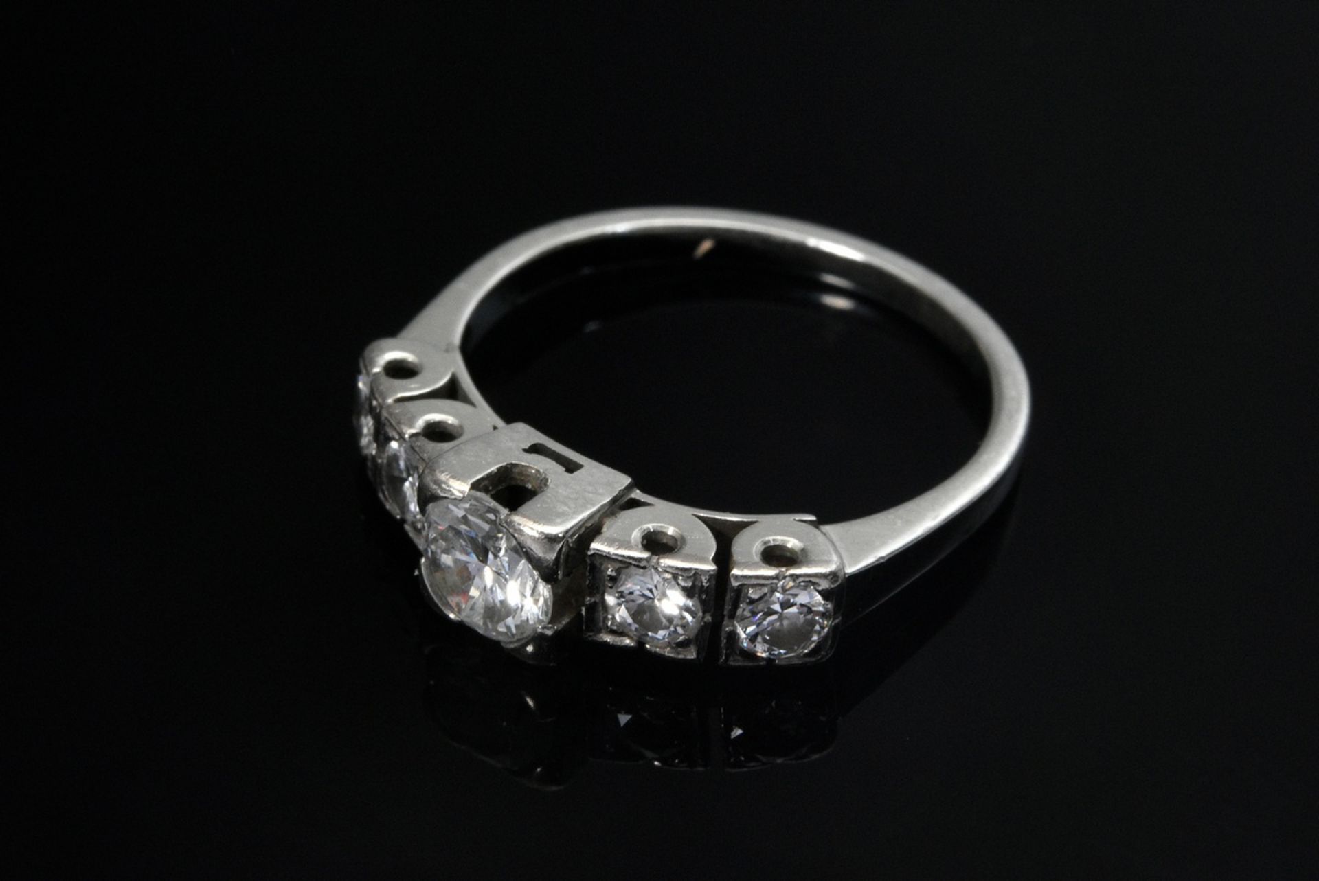 Schmaler Weißgold 750 Ring mit 5 Brillanten (zus. ca. 0.90ct/SI-P1/TCR-C), 3,6g, Gr. 54 - Bild 3 aus 4