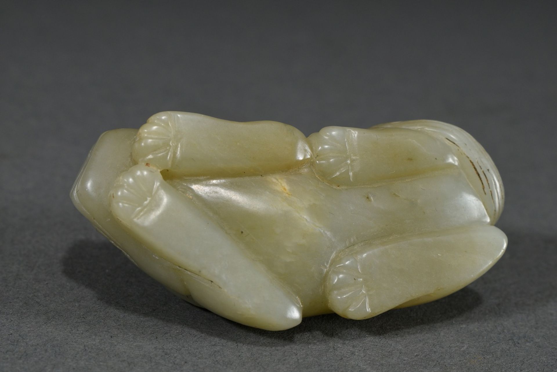 Fine celadon jade figure "Reclining Qilin" in Song style, China, l. 6cm - Image 4 of 4