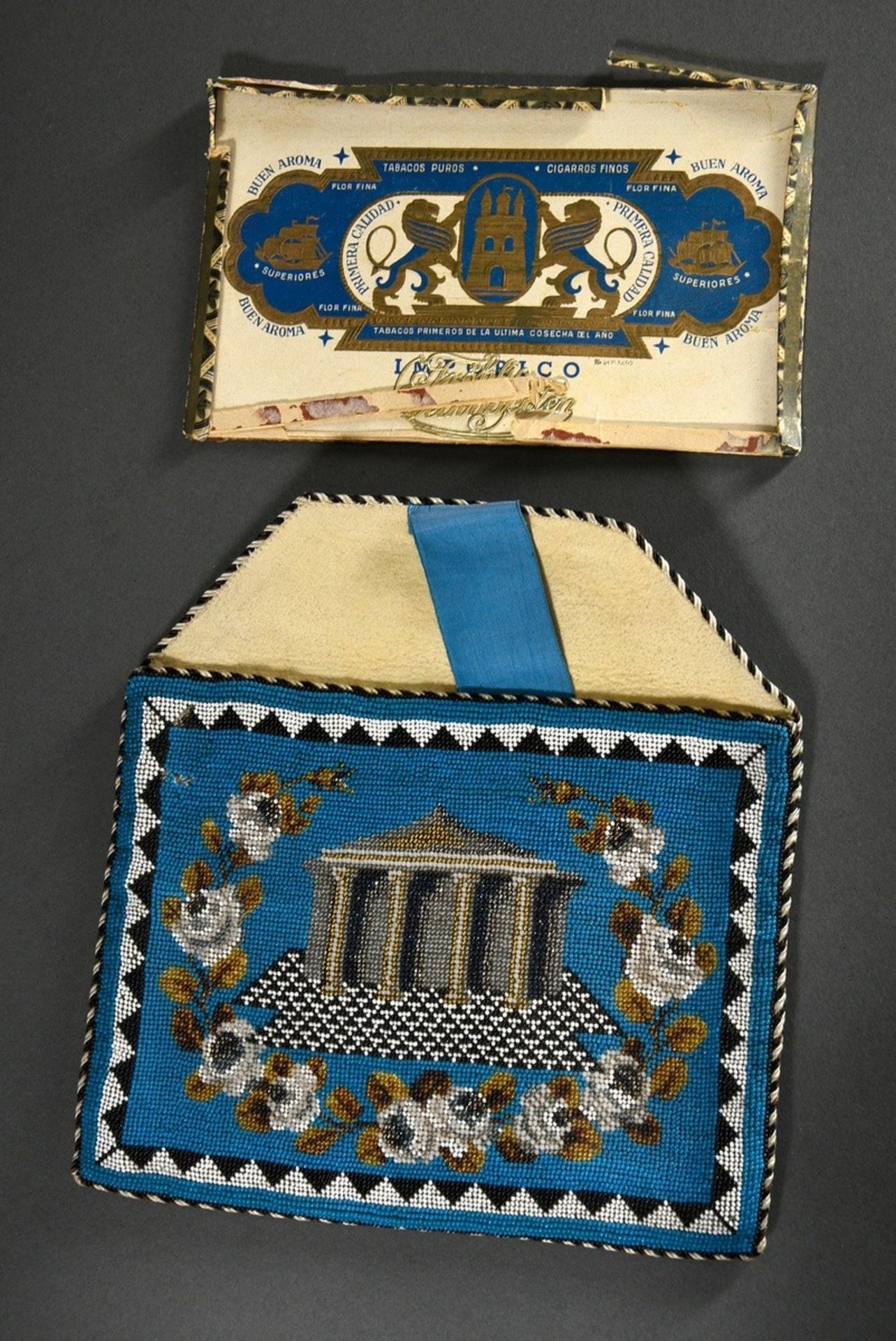 Biedermeier Freimaurer Tasche mit feiner Perlstickerei „Salomonischer Tempel“ und Symbole in Blau-W - Bild 3 aus 3