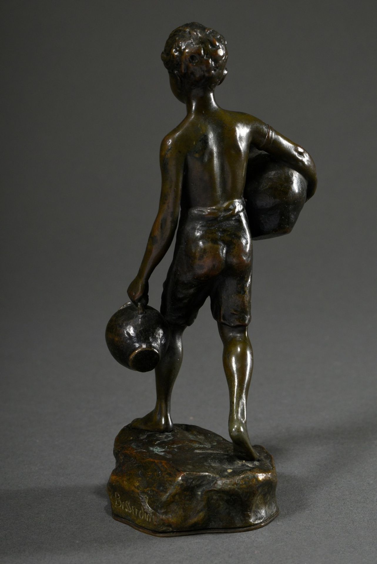 Besserdich, Ruffino (1852-1915) "Water carrier", on a naturalistic plinth, patinated bronze, signed - Image 3 of 6