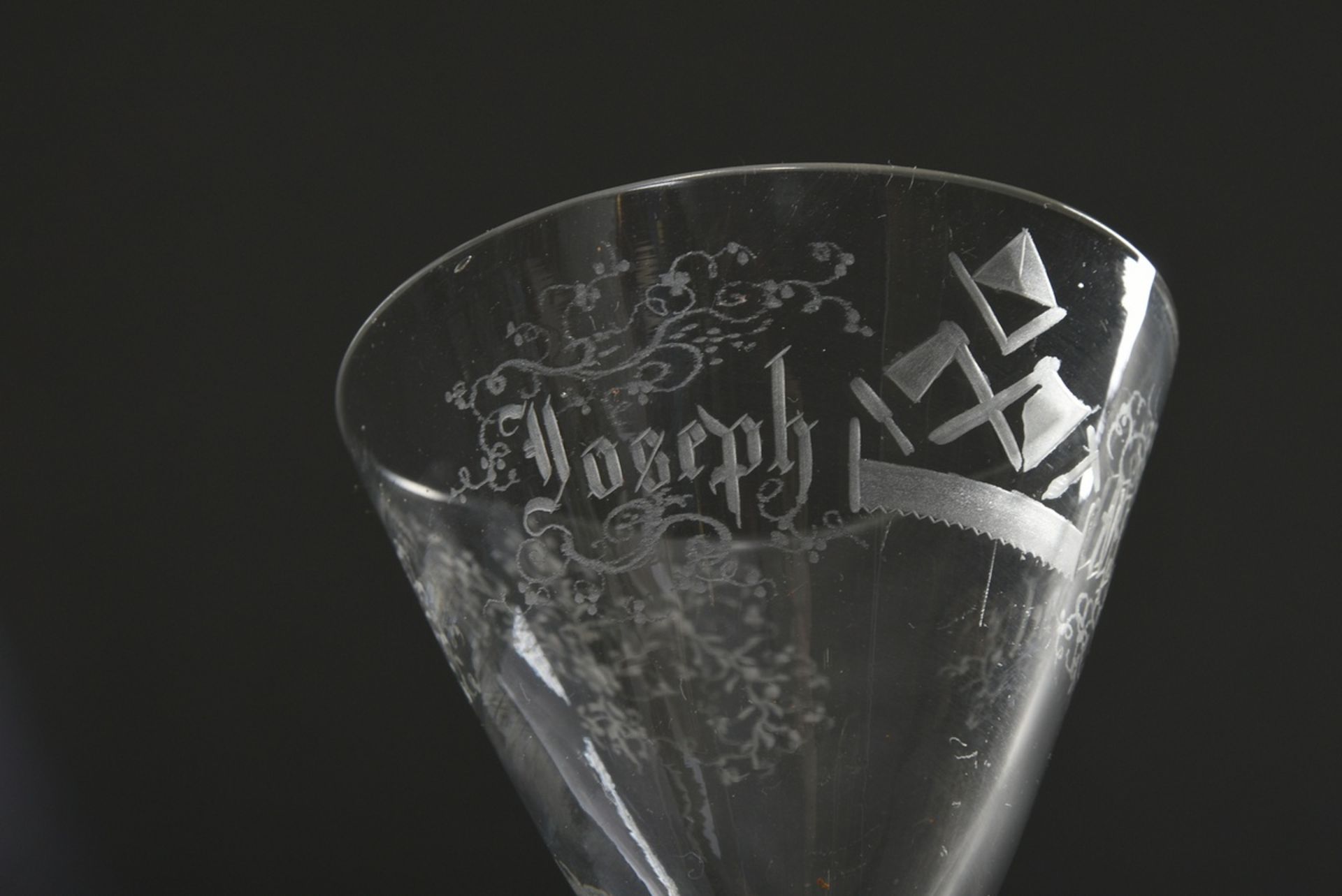 Masonic goblet with floral decoration, carpenter symbolism and inscription "Josef Weigel", nodus in - Image 3 of 5