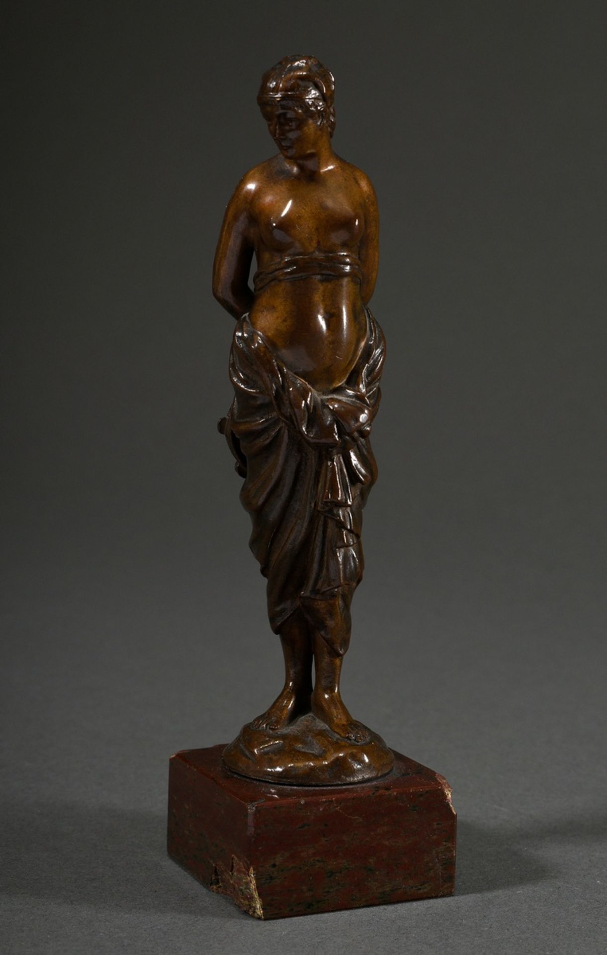 Scharff, Caesar (1864-1902) "Weiblicher Akt mit Tambourin", Bronze auf rotem Granit Sockel, sign.,