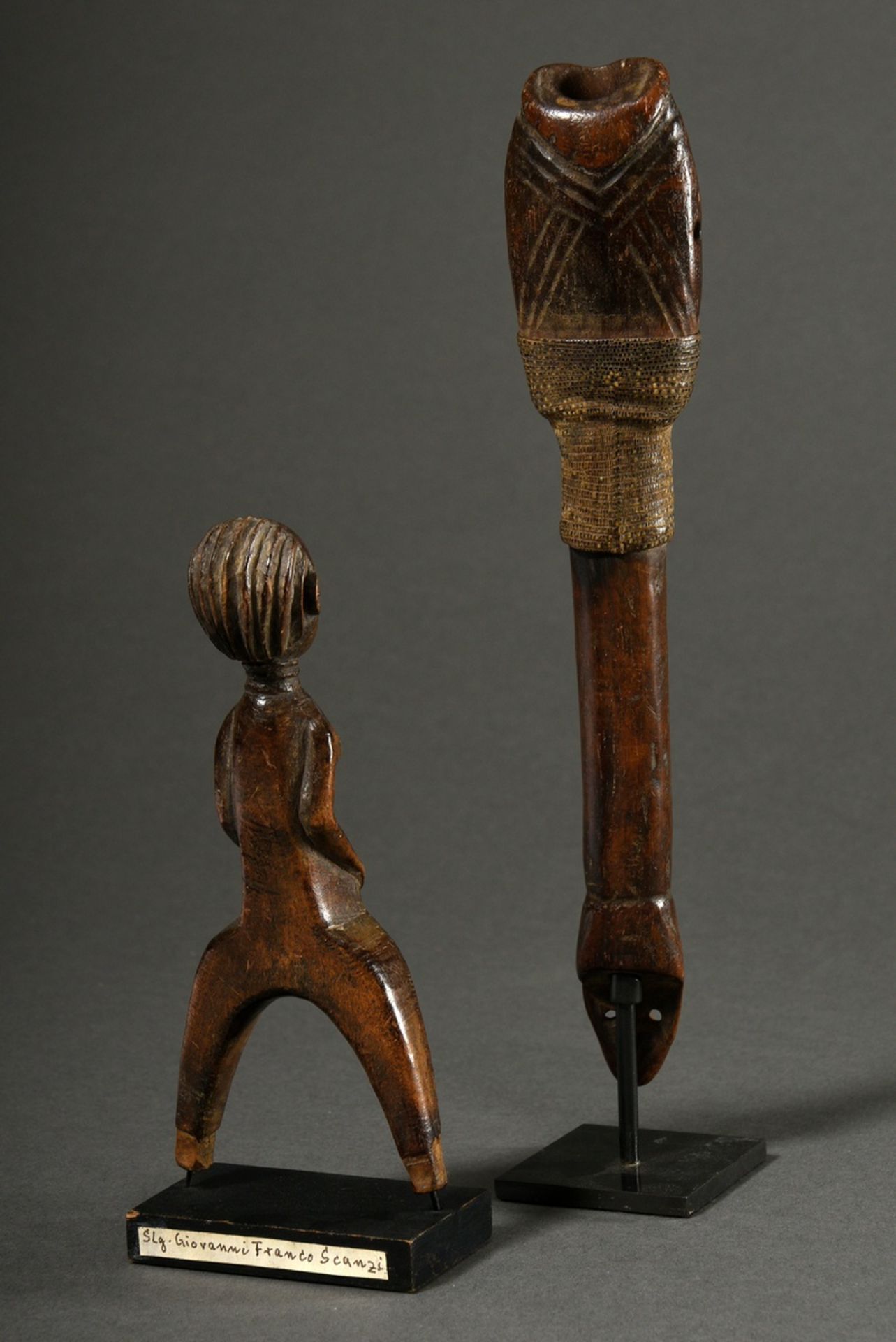 2 Various African carving fragments: Baule slingshot "Woman with spread legs" (verso inscr. "Coll.  - Image 3 of 6