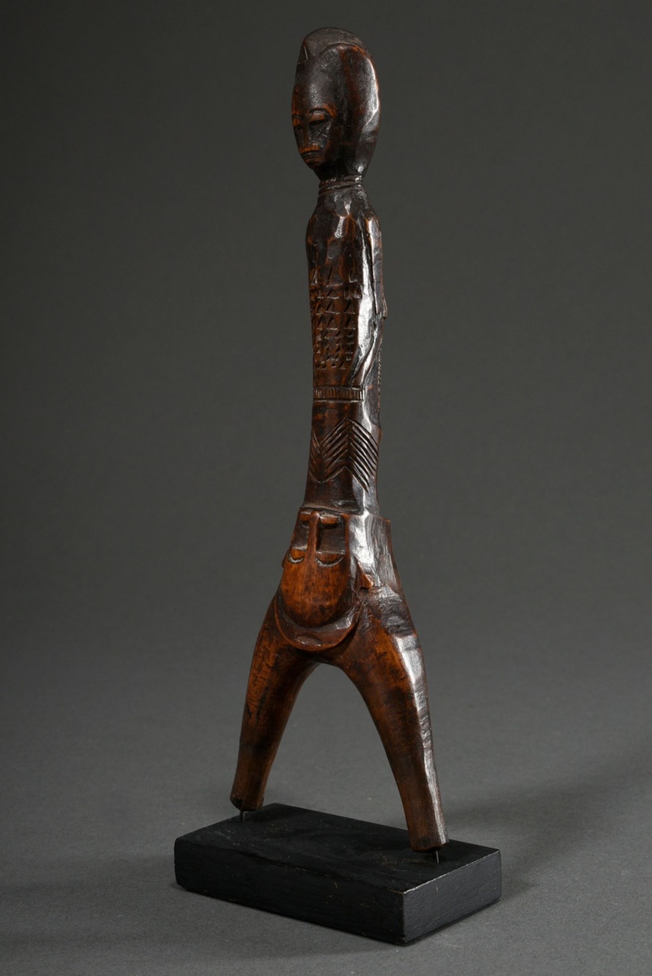 Large Baule slingshot "Male double figure with crocodile", finely carved dark wood, Ivory Coast, ba - Image 2 of 5