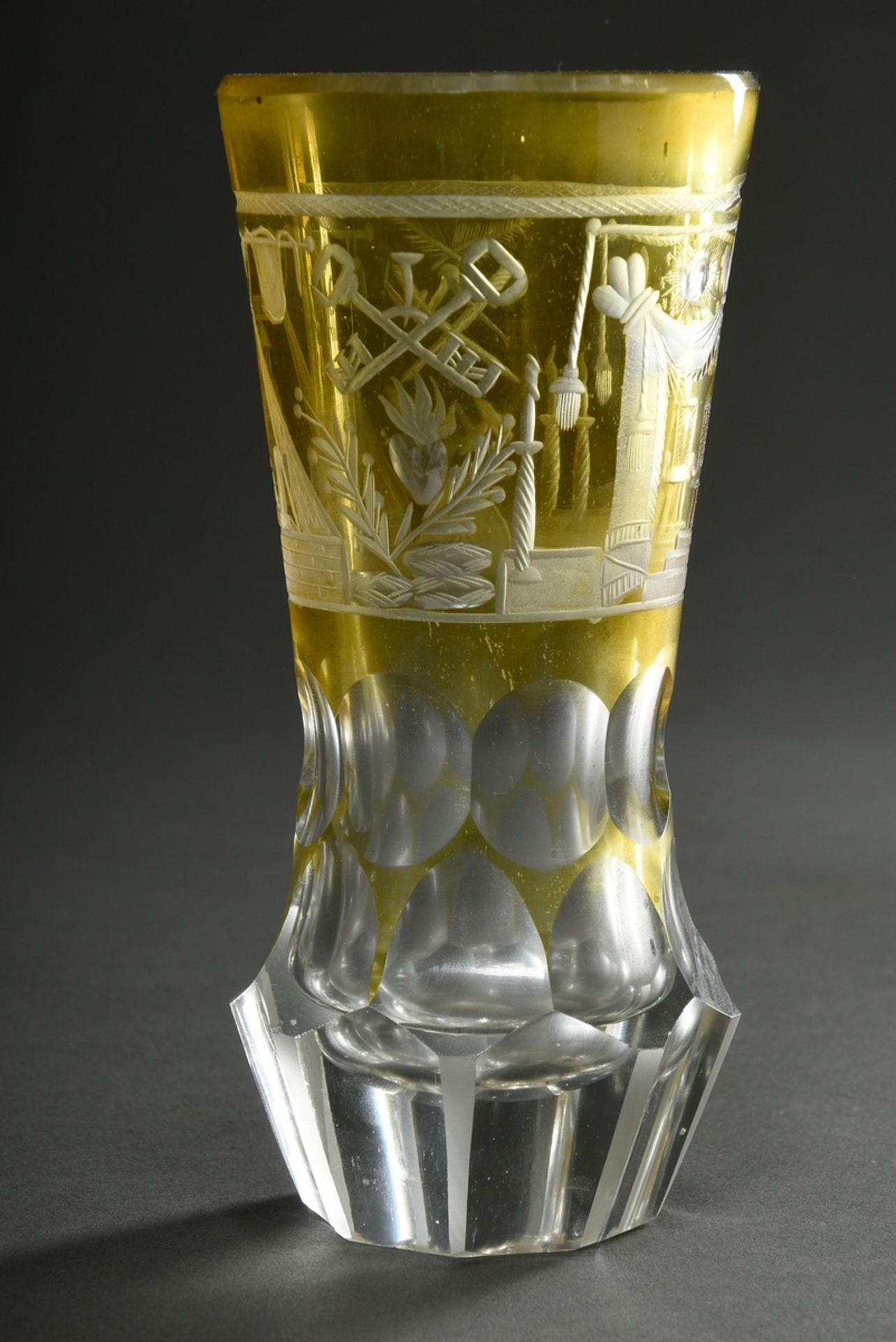 Heavy Masonic glass with yellow etched dome, rich facet cut and conical foot, Bohemia c. 1850/60, h - Image 4 of 5