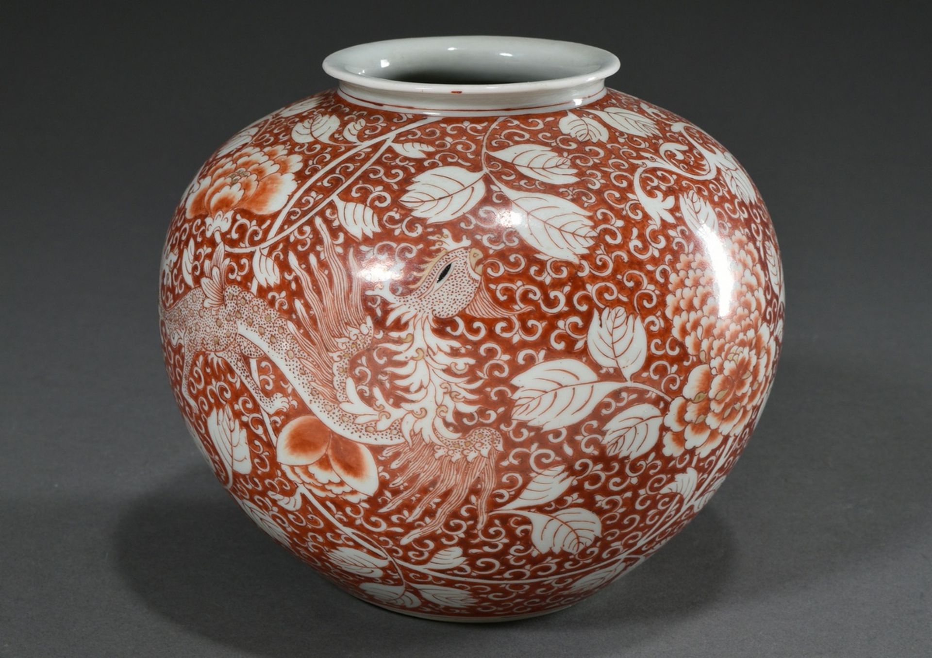 Chinese porcelain spherical vase with iron-red painting "Pair of phoenixes on a floral background w - Image 3 of 8