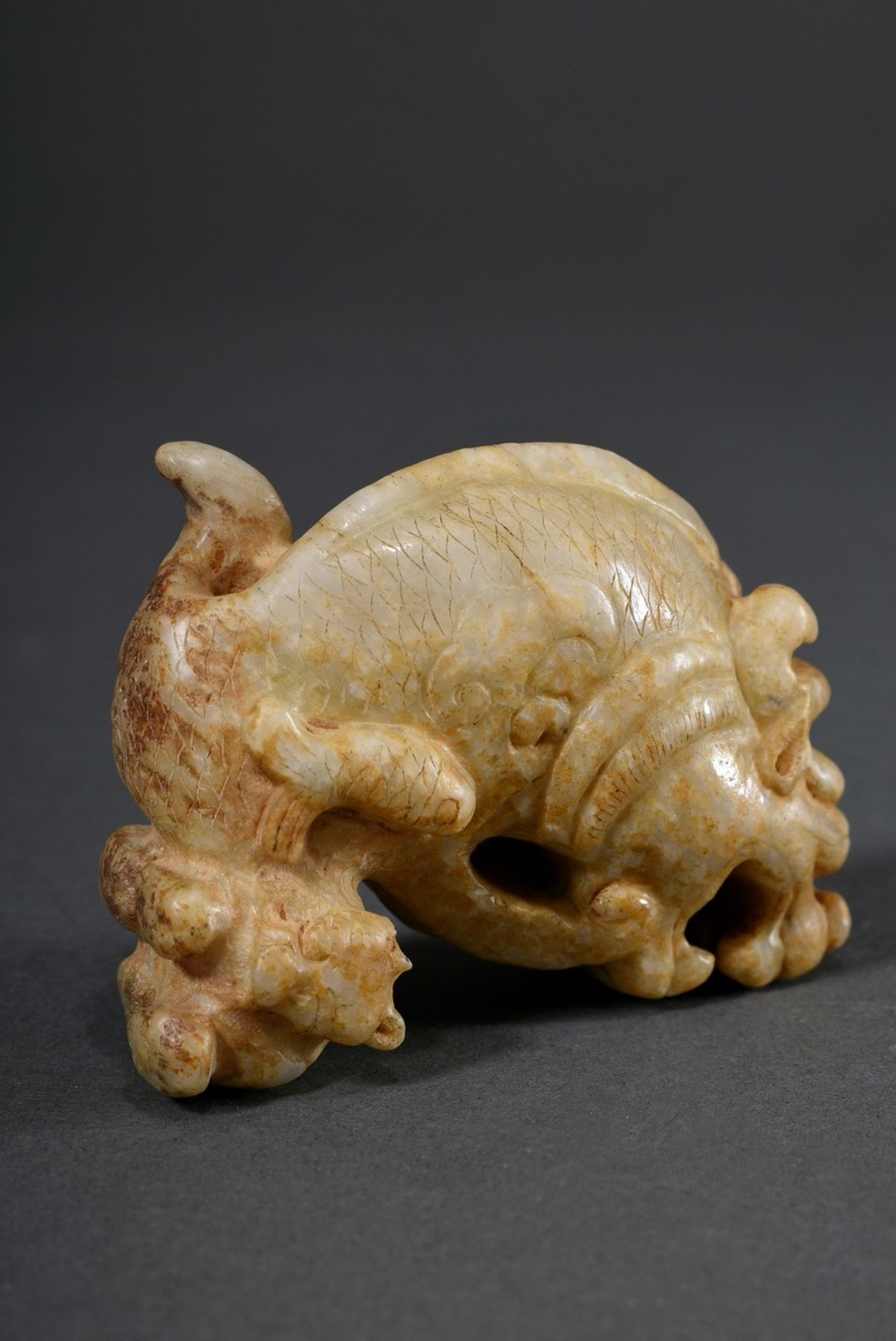 Beige brown jade figurine "dragon fish, fish and tiger", traces of age, 7x5x2,5cm, right ear of the - Image 3 of 5