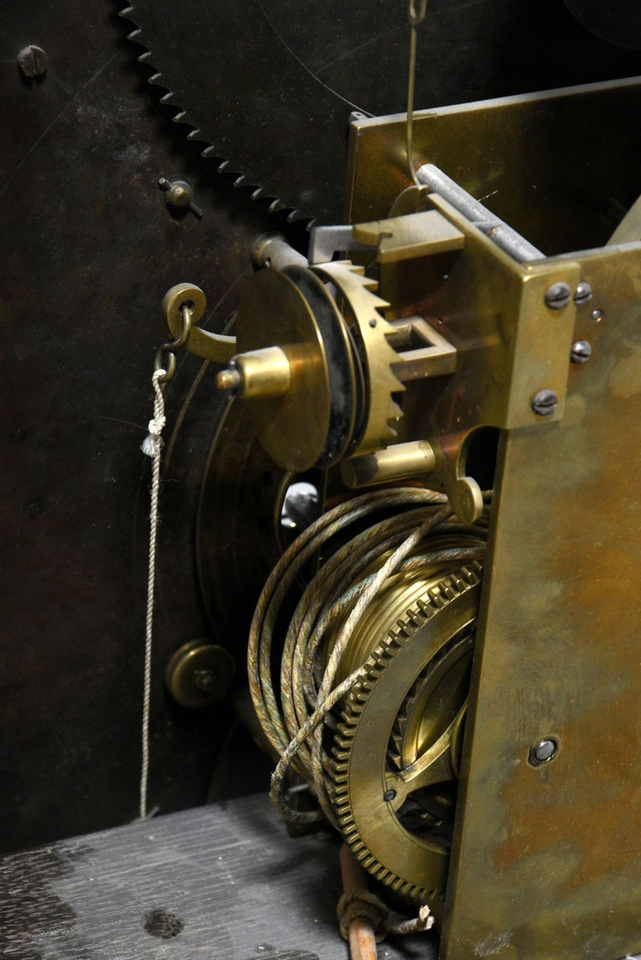 Amsterdam baroque grandfather clock by Jan Storm (mentioned 1717), brass dial with blackened Roman - Image 6 of 26