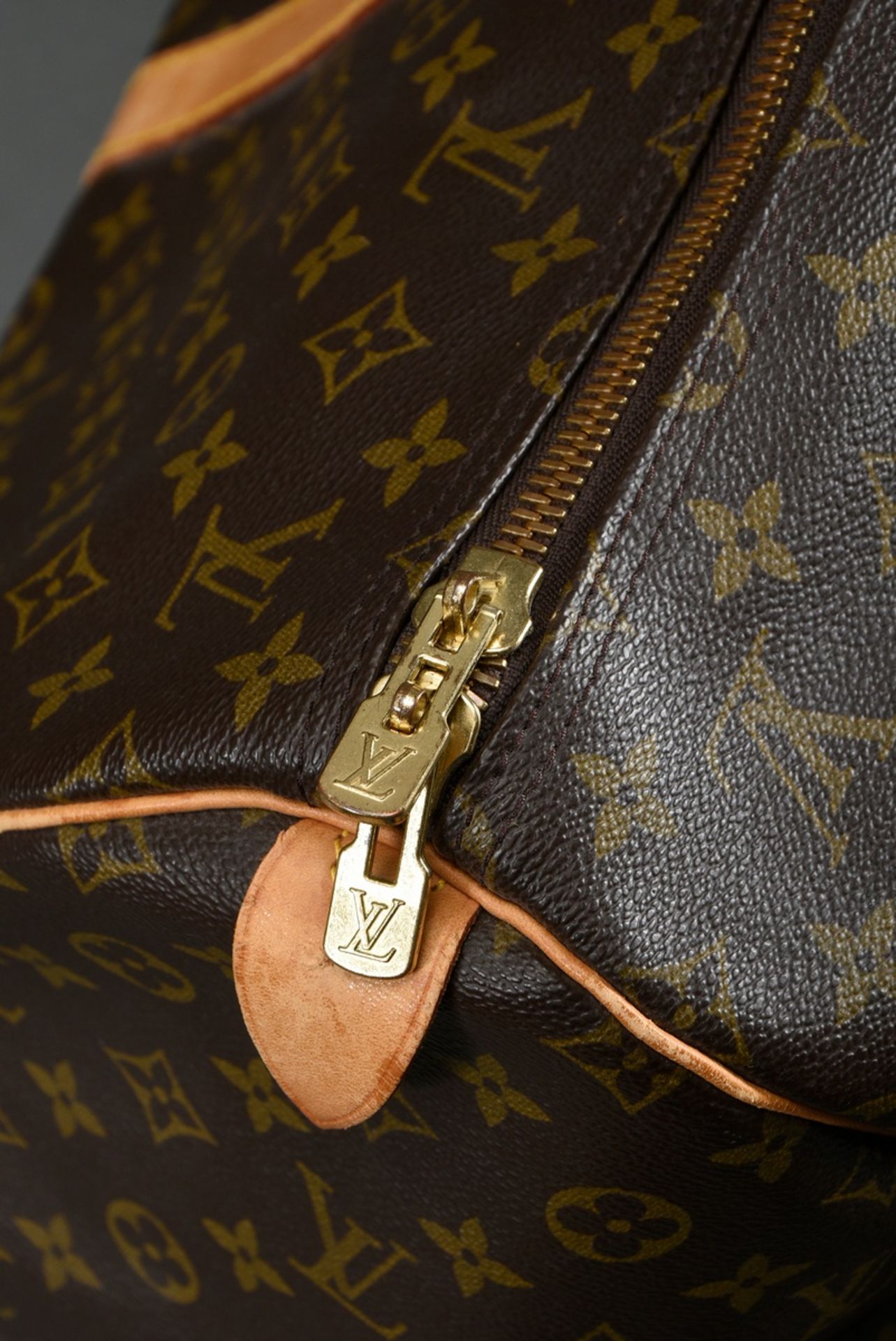 Louis Vuitton vintage "Keepall 55" in monogram canvas with brown textile lining, light cowhide leat - Image 4 of 5