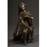 Antikisierende Historismus Figur "Sitzende Frau mit Krug", Bronze mit schöner Patina, um 1870/1880,