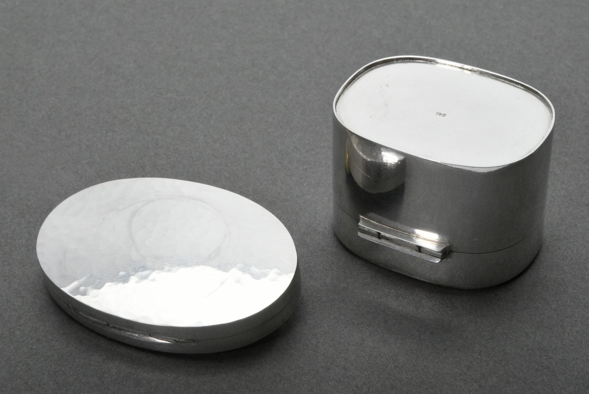 2 Various modern silver 925 pillboxes: 1 tall with watch wheels under glass (43,8g, 4x3x2,9cm) and - Image 4 of 5