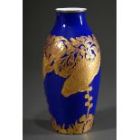 Rosenthal Vase mit vergoldetem Reliefdekor "Fische zwischen Wasserpflanzen" auf royalblauem Fond, u