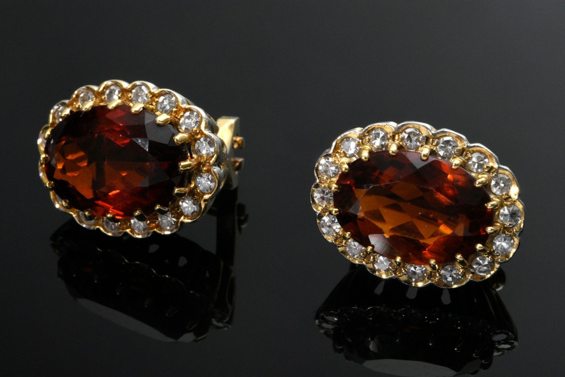 Pair of yellow gold 750 earclips with Madeira citrines set in white gold octagon diamond lunette (t