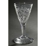 Kleines Freimaurer Pokalglas mit geschliffenem Perlfries, Louis XVI Medaillon und Symbolen, 7passig