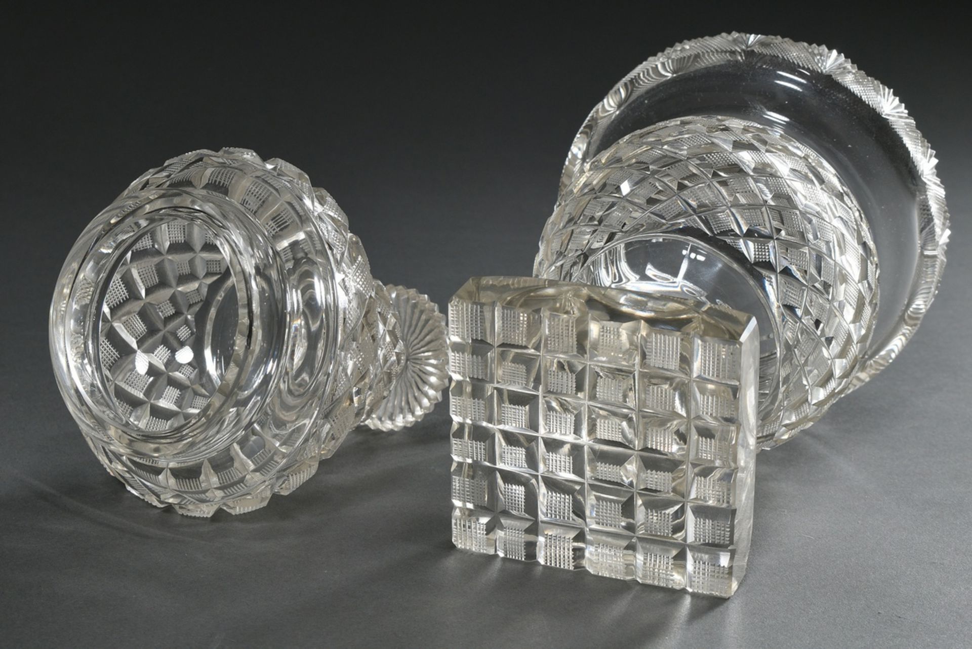 Crystal bonbonniere with rich cut on square base, 19th century, h. 30,5cm, chipped - Image 5 of 6
