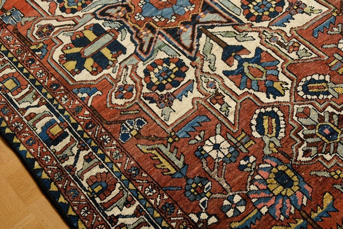 Heriz carpet in an unusual format, wool/cotton, early 20th c., 286x156cm, partial pile loss - Image 4 of 7