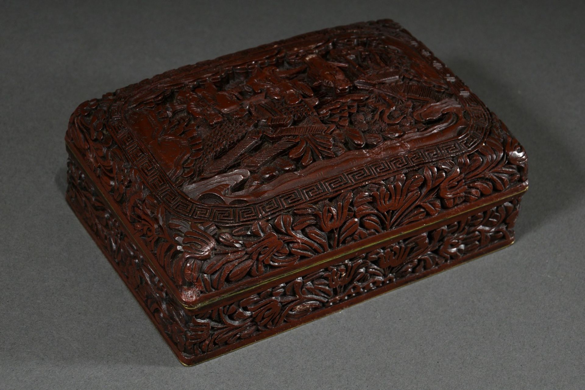 4 Various red carved lacquer objects: small round paper mache lidded box "Three playing children" ( - Image 16 of 19