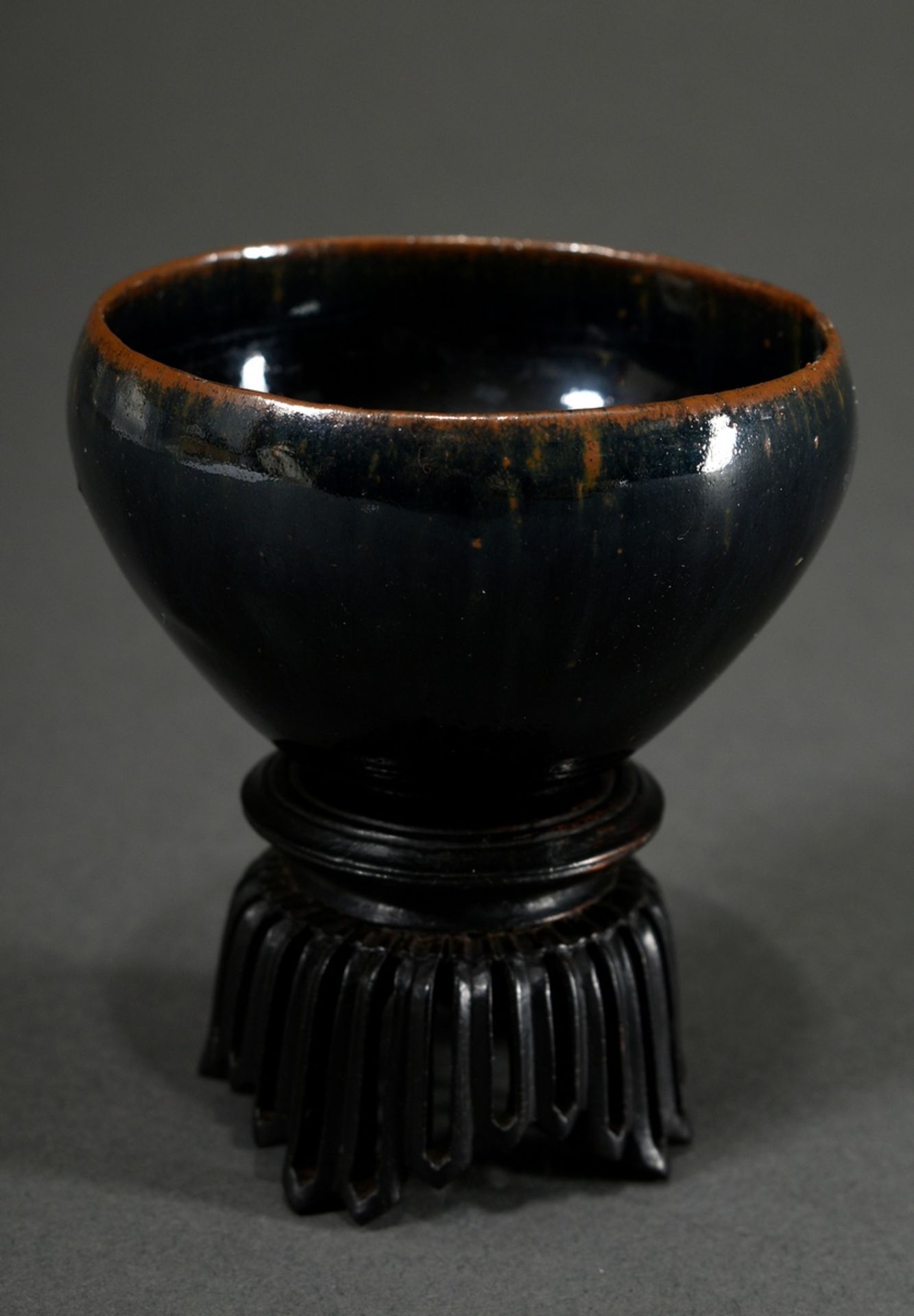 Small deep Song-style bowl with black temmoku glaze on light-coloured body, China, Song style, beau