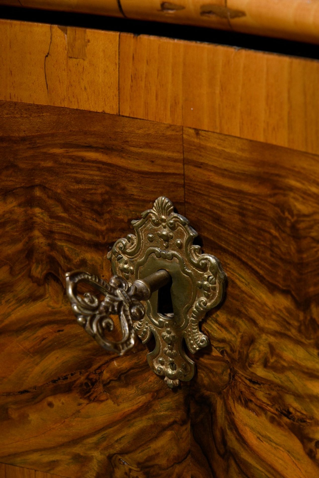 North German baroque chest of drawers with double front and beautiful flamed walnut veneer, 3 drawe - Image 5 of 8