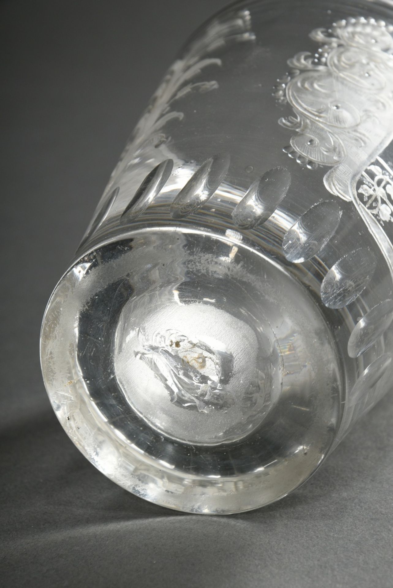 Barockes Becherglas in konischer Form mit ligiertem Spiegelmonogramm zwischen Palmzweigen unter Kro - Bild 4 aus 4