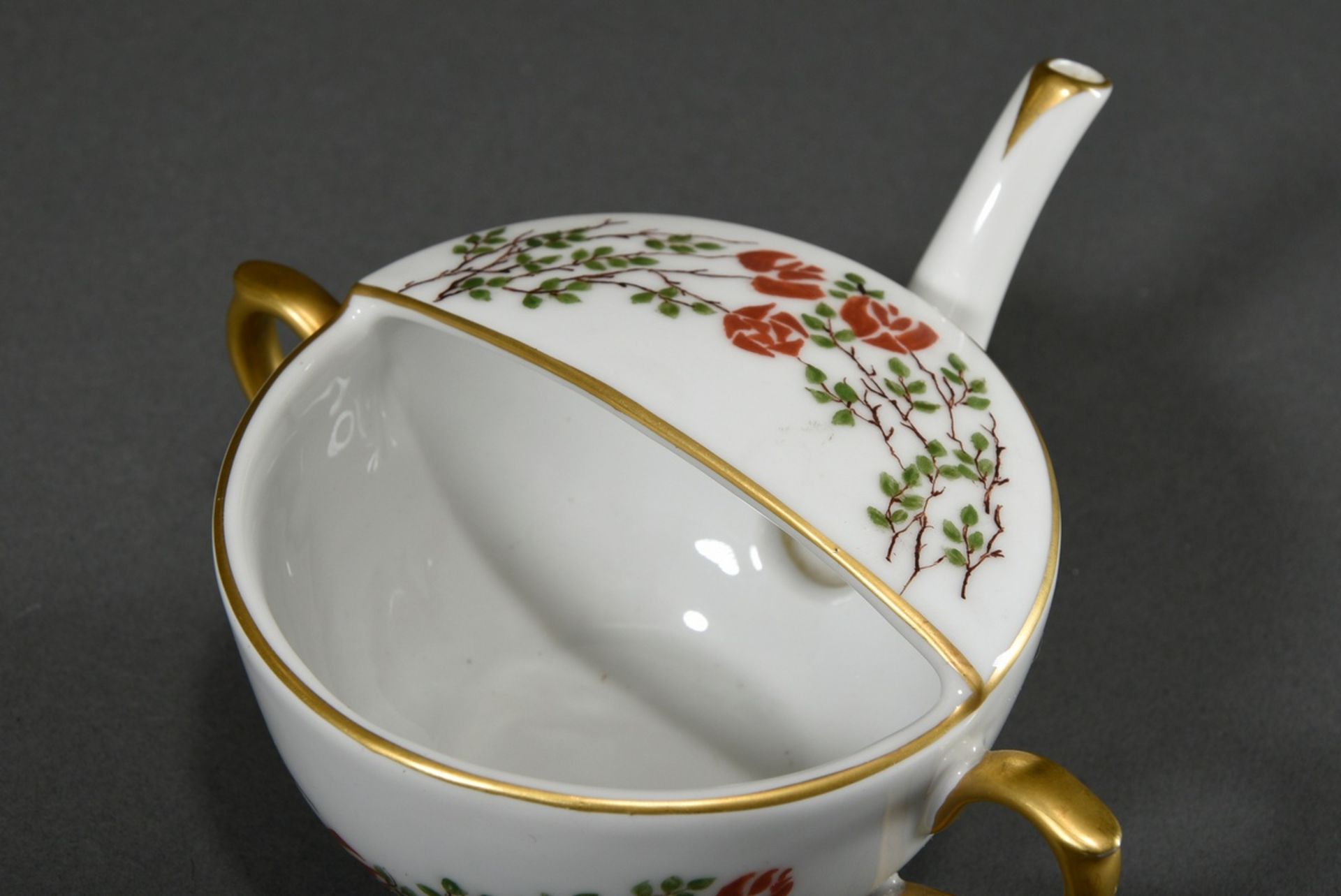 Art Deco Porzellan Schnabeltasse mit polychromer Hausmalerei "Rosenranken", am Boden sign. "HG" und - Bild 5 aus 5