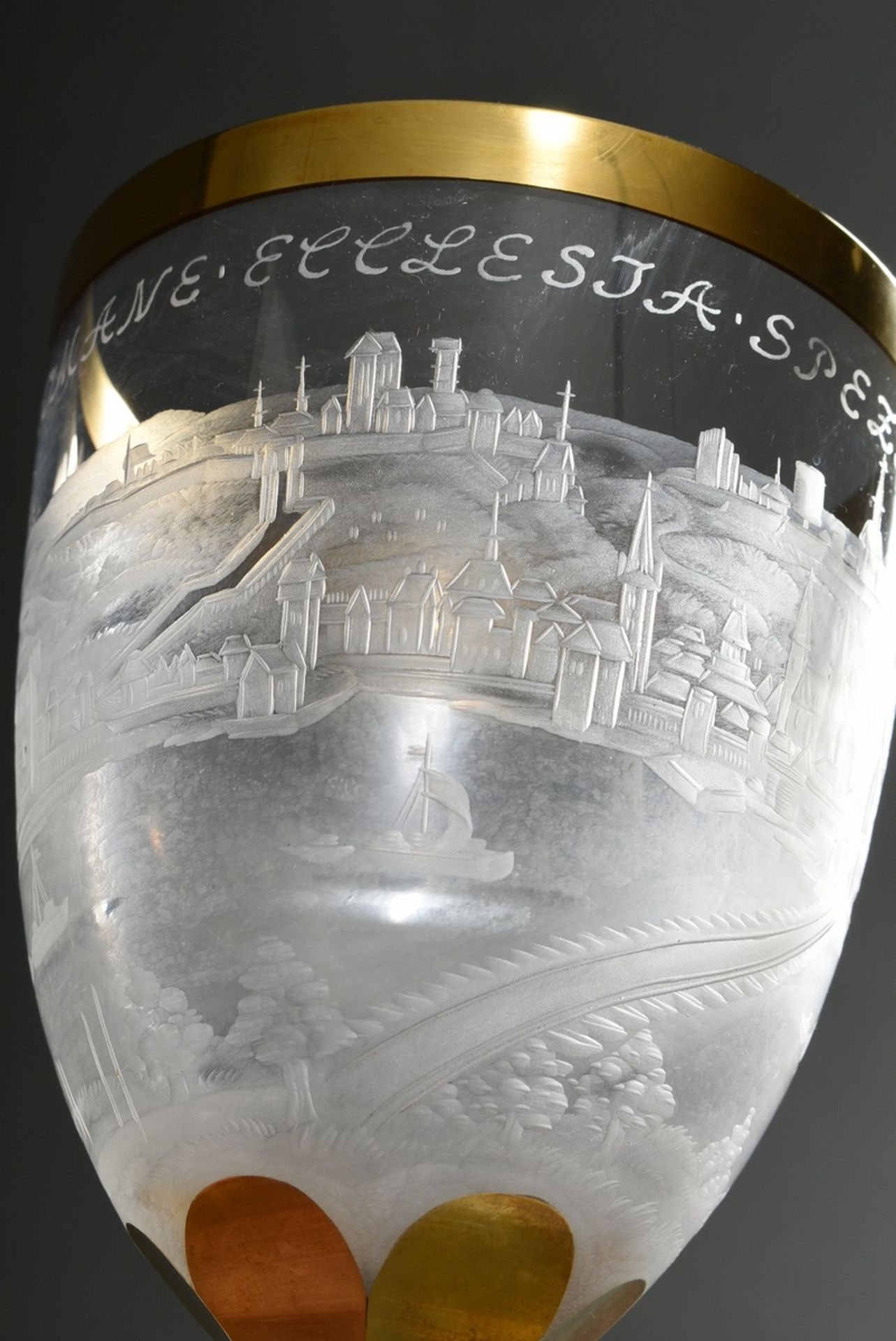 Large goblet glass with partial gilding and cut panoramic view of Mainz, circumferentially inscribe - Image 4 of 8