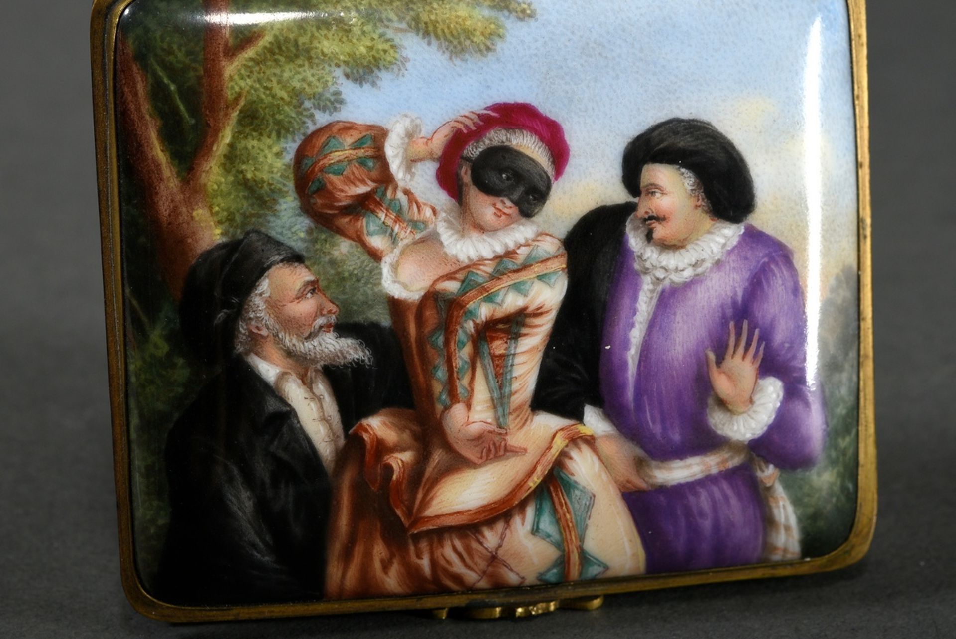 Porcelain tabatiere with format-filling Commedia dell'Arte depiction "Dottore, Colombina and Scaram - Image 5 of 8