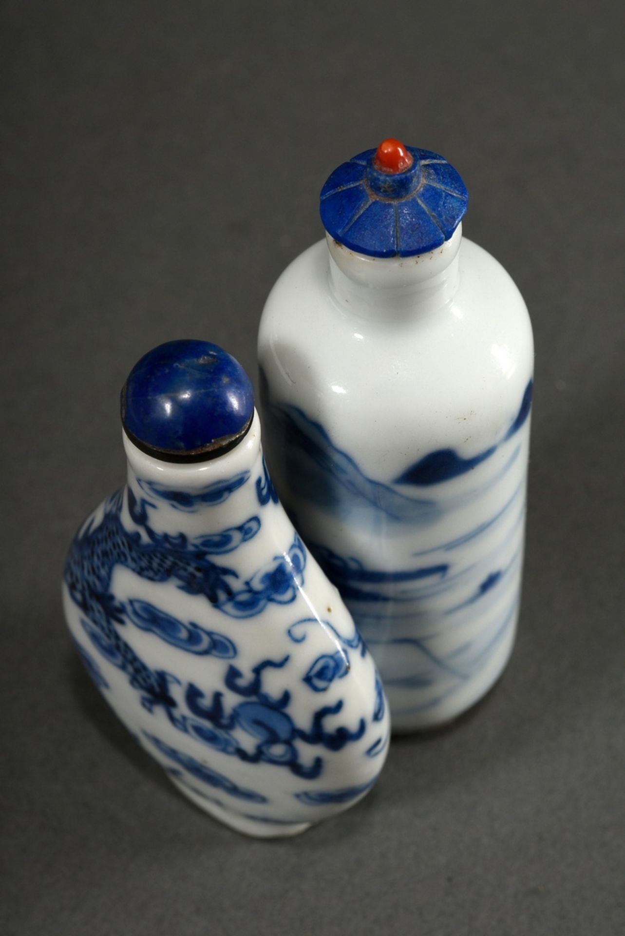 2 Diverse Porzellan Snuffbottles mit Blaumalerei Dekor, China 19.Jh.: "Angler in Flußlandschaft vor - Bild 4 aus 5