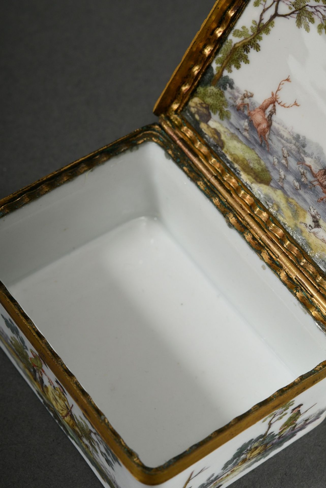 Rectangular Meissen tabatiere with flawless polychrome painting "Hunting Scenes" on the body as wel - Image 9 of 9