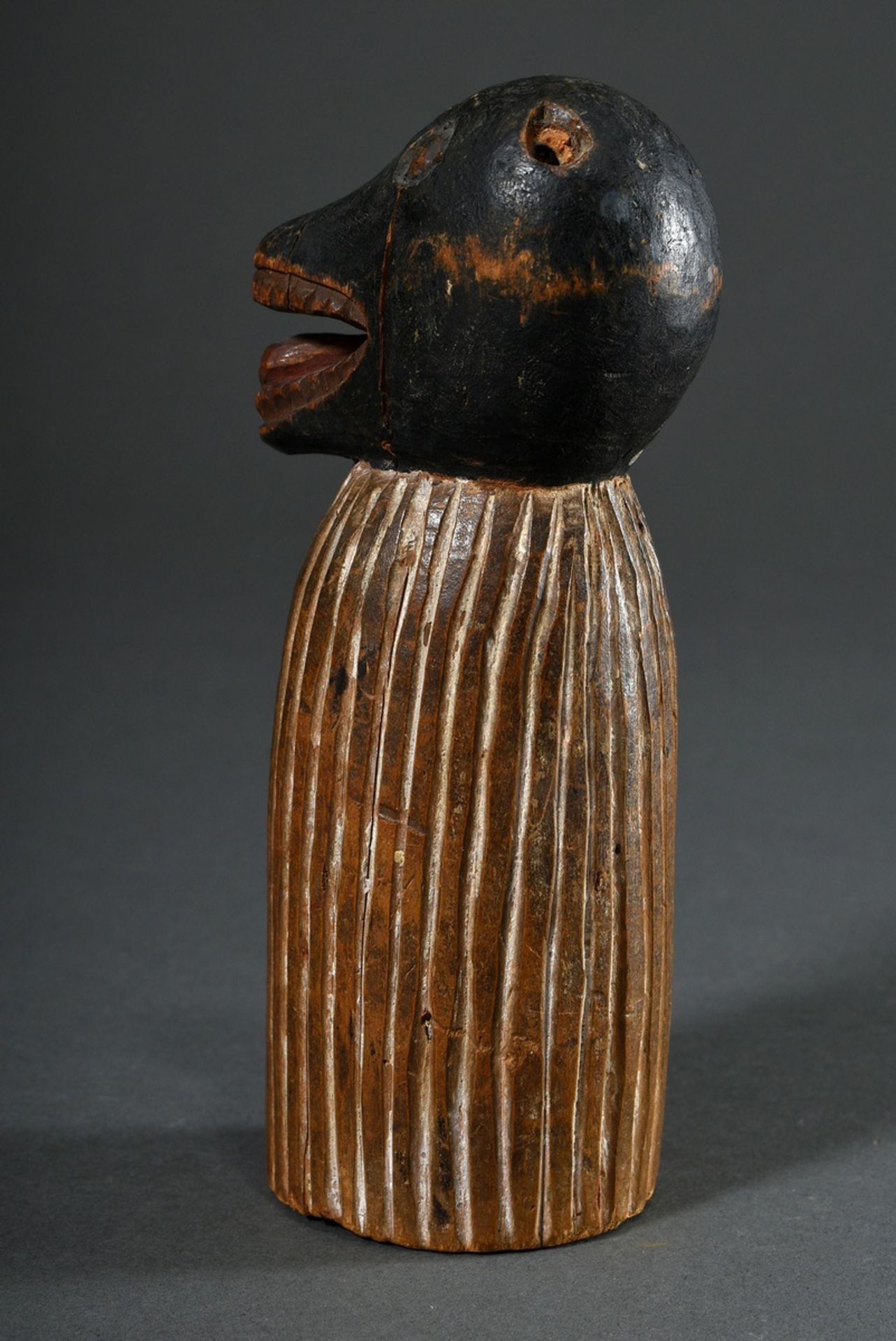 Small African carving "mask wearer with bast skirt", wood carved and coloured, h. 16,5cm, missing p - Image 2 of 4