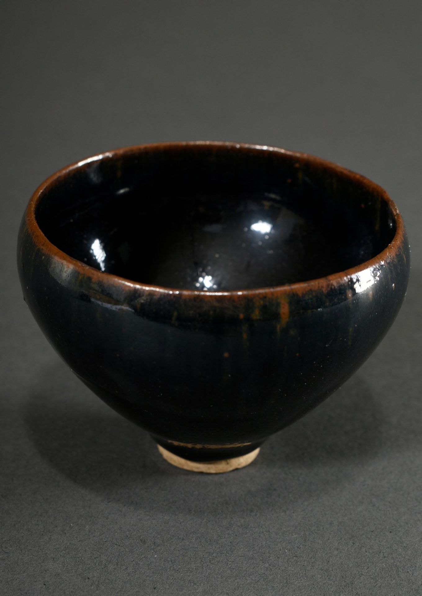 Small deep Song-style bowl with black temmoku glaze on light-coloured body, China, Song style, beau - Image 3 of 6