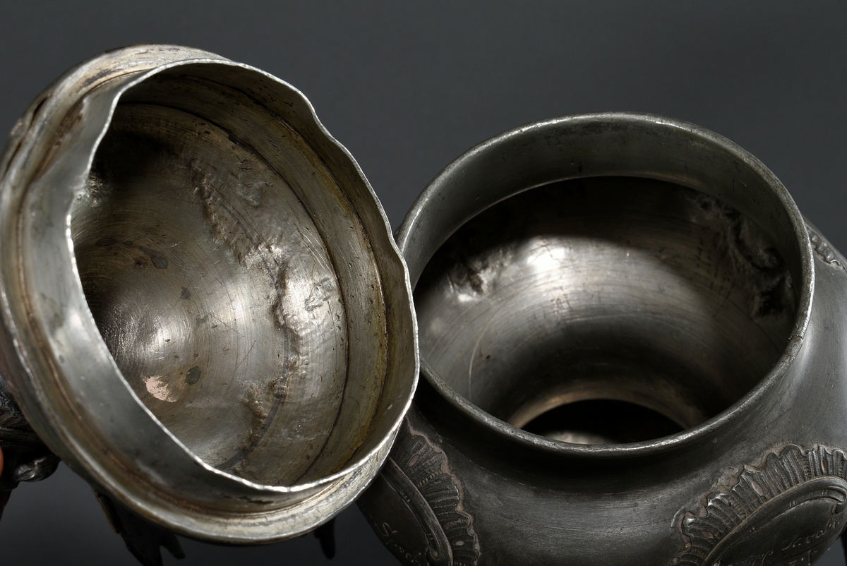 Pewter goblet of the Nuremberg sculptors with 8 attached shields and figural lid crowning, round ba - Image 13 of 14