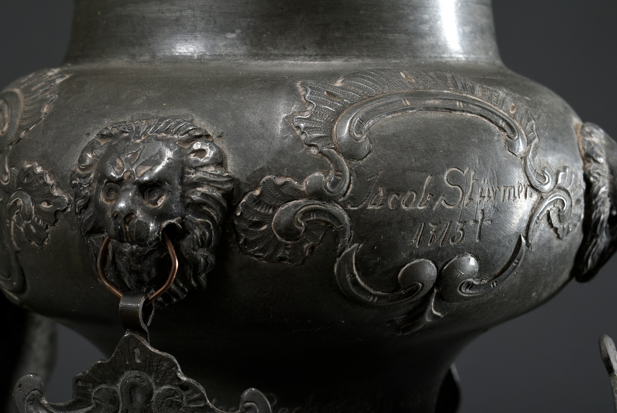 Pewter goblet of the Nuremberg sculptors with 8 attached shields and figural lid crowning, round ba - Image 8 of 14