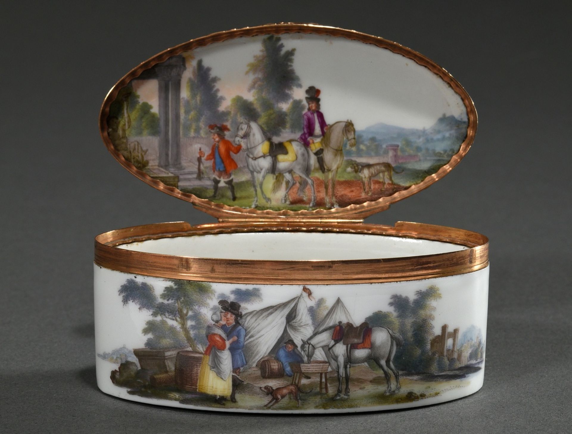 Oblong Höchst porcelain snuff box with floral engraved gold mount and delicate painting on the outs - Image 4 of 8