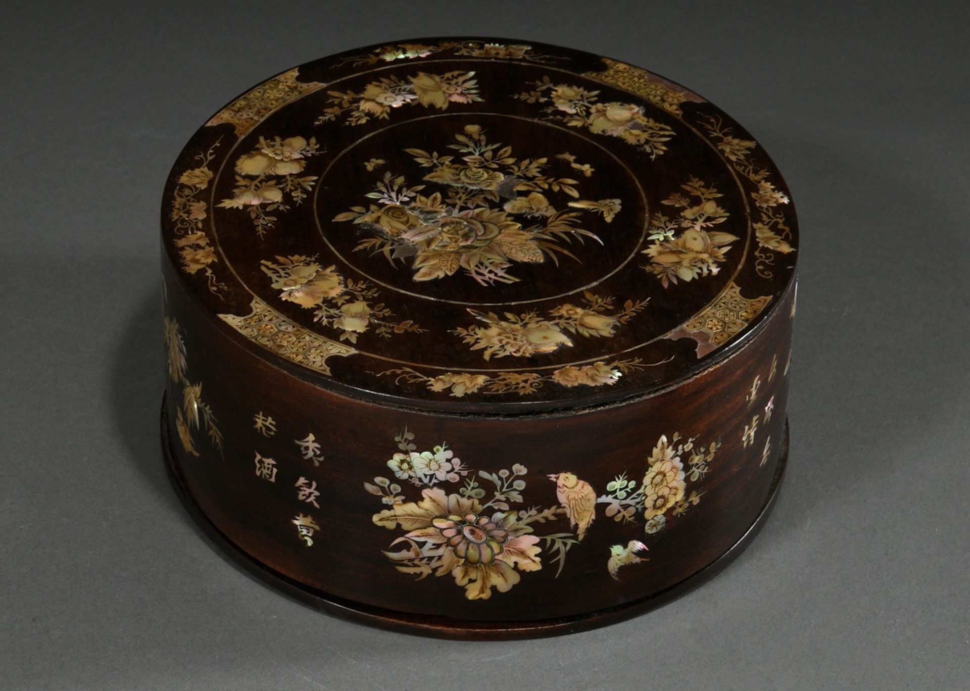 Large round wooden lidded box with mother-of-pearl inlays "Flowers, Fruits and Birds", South China - Image 2 of 7