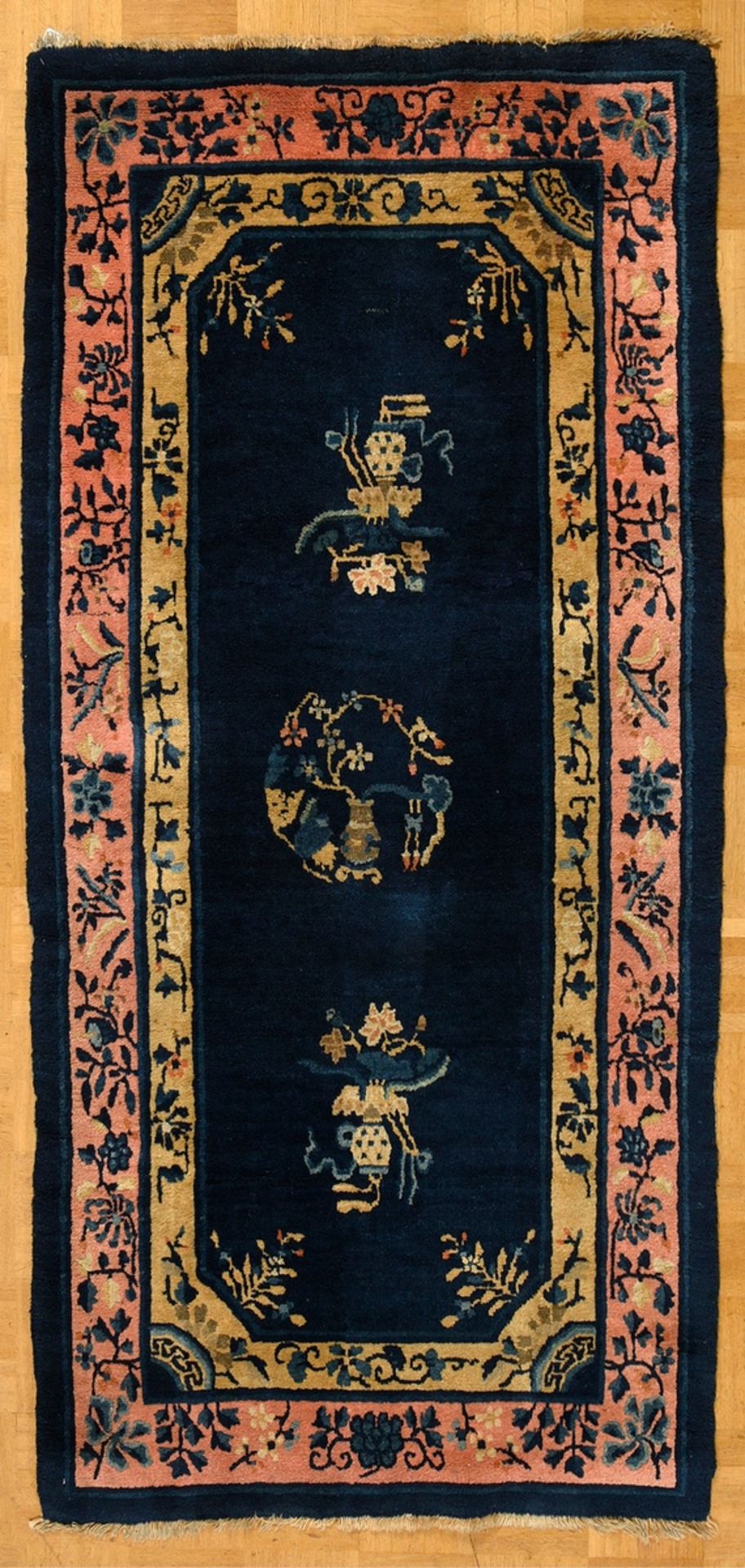 Chinese bridge "Vases and floral ornaments on a dark blue field with light and rosé border", wool o