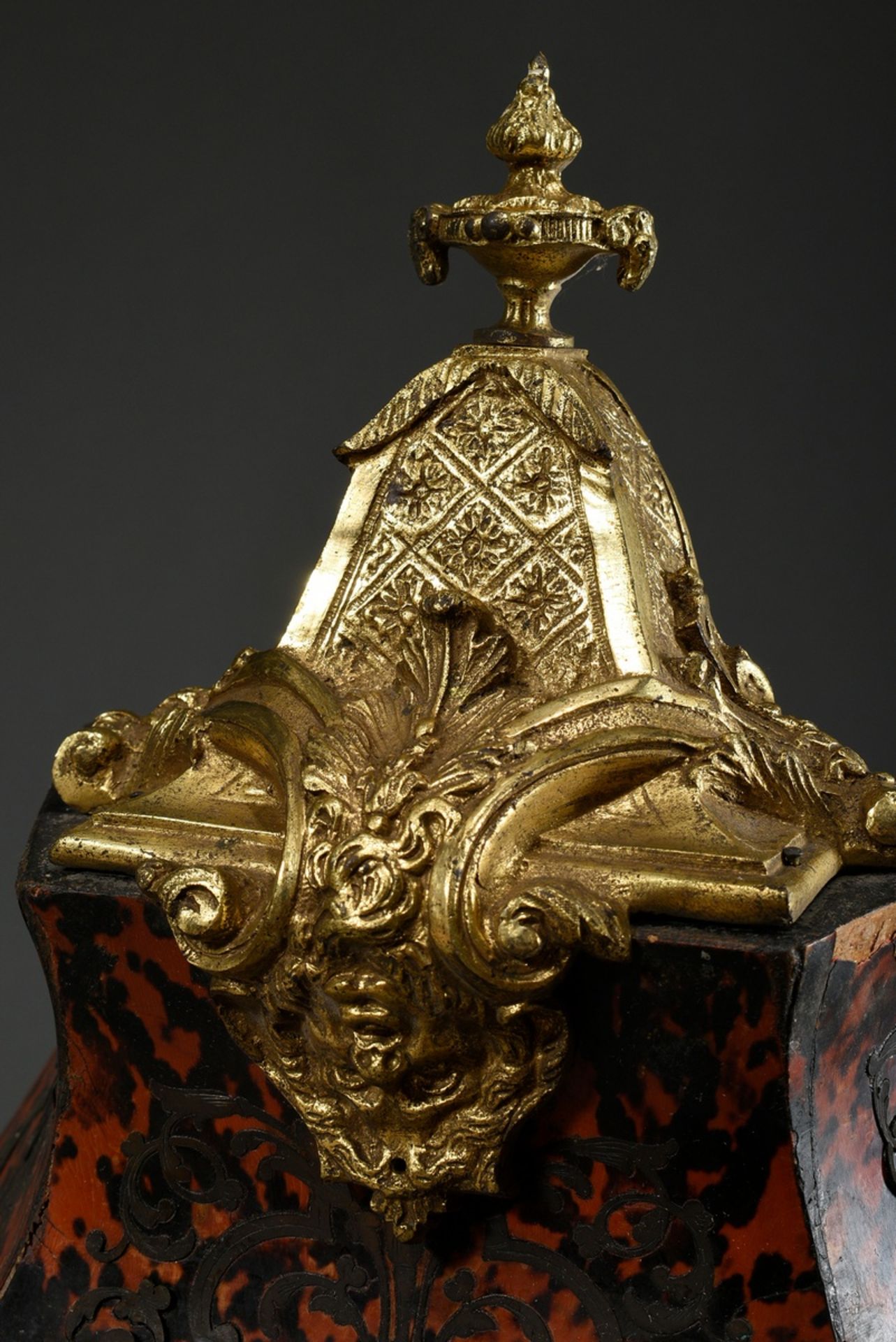 Large Boulle state pendulum with fire-gilded bronzes on wall console in Louis XVI style, red-brown - Image 17 of 17