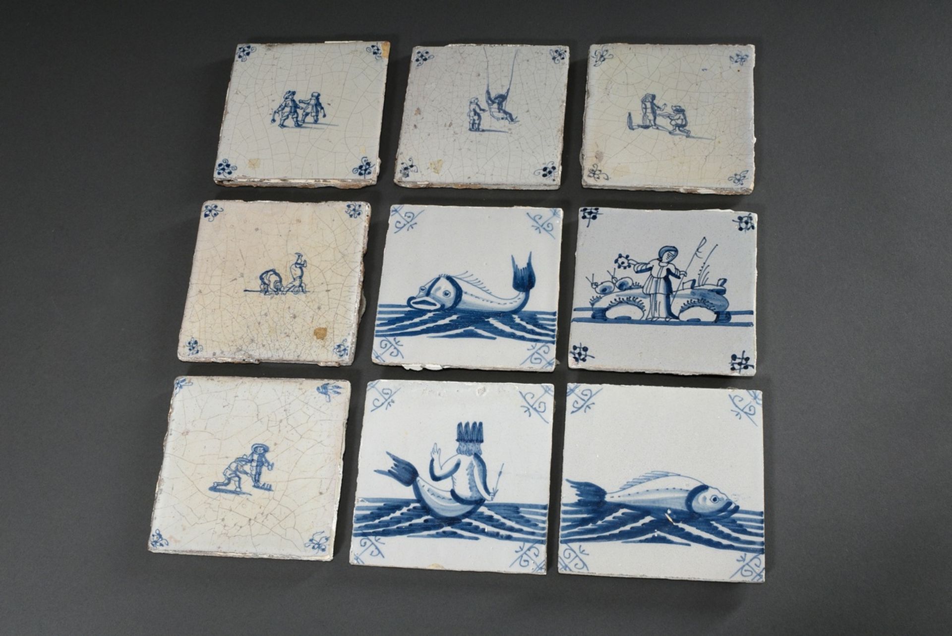 9 Diverse holländische Fliesen mit Blaumalerei Motiven "Kinderspiele" (18.Jh.) und "Fische, Neptun  - Bild 3 aus 8