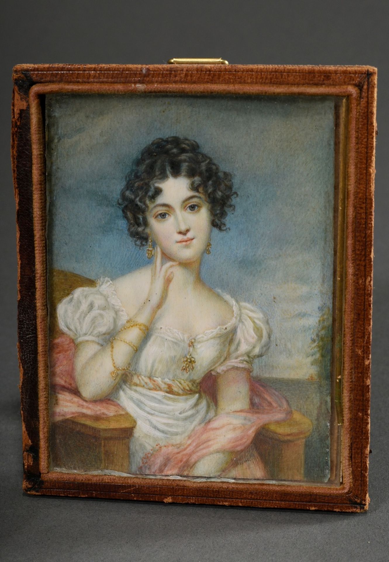 Fine miniature "Young woman in white empire dress with gold jewellery", early 19th century, gouache