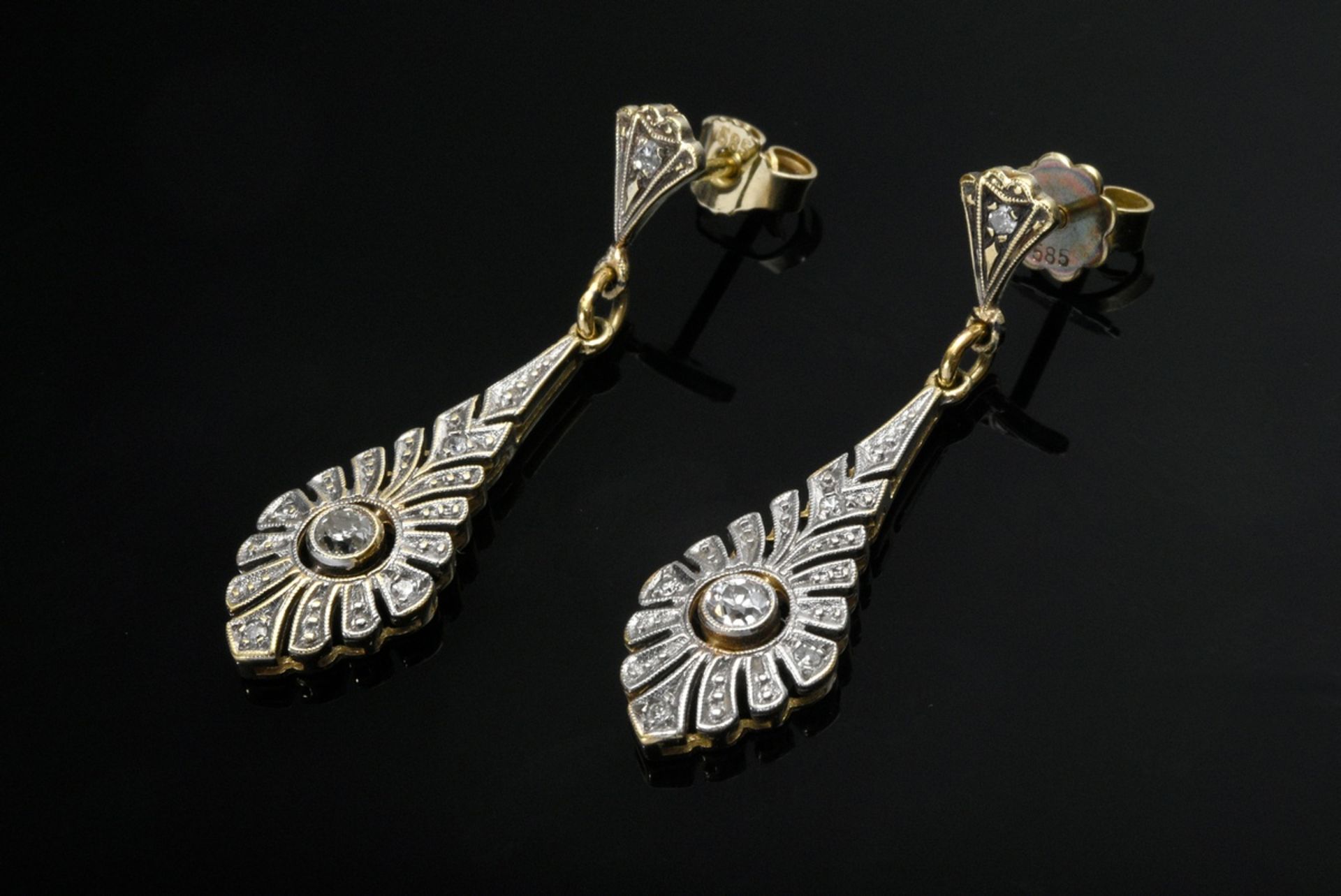 Paar feine platinierte Gelbgold 585 Ohrhänger mit Altschliffdiamanten und Diamantrosen (zus. ca. 0.
