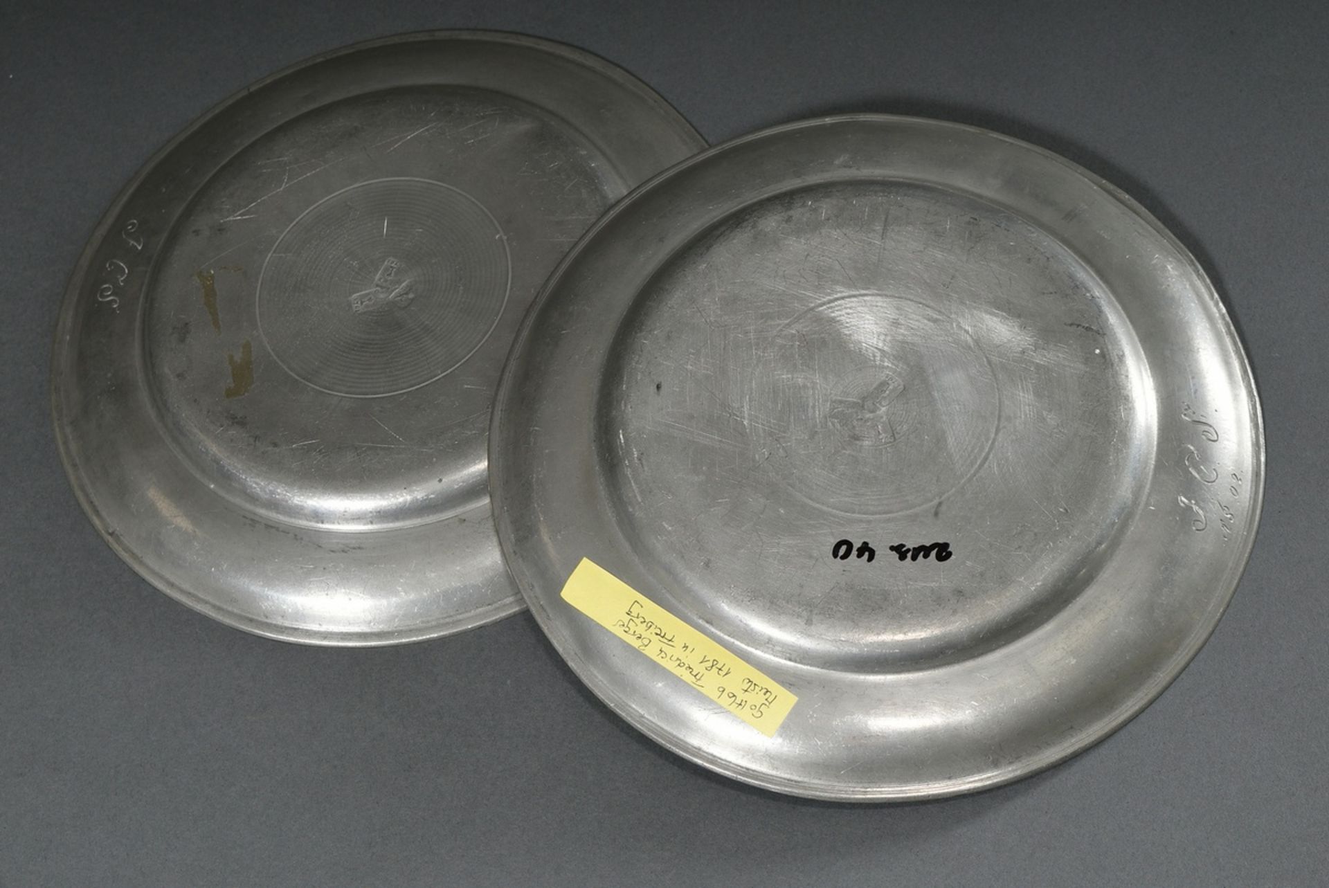 Pair of small Saxon pewter plates with monogram engravings "J.C.S. 1802", MZ: Gottlob Friedrich Ber - Image 6 of 7