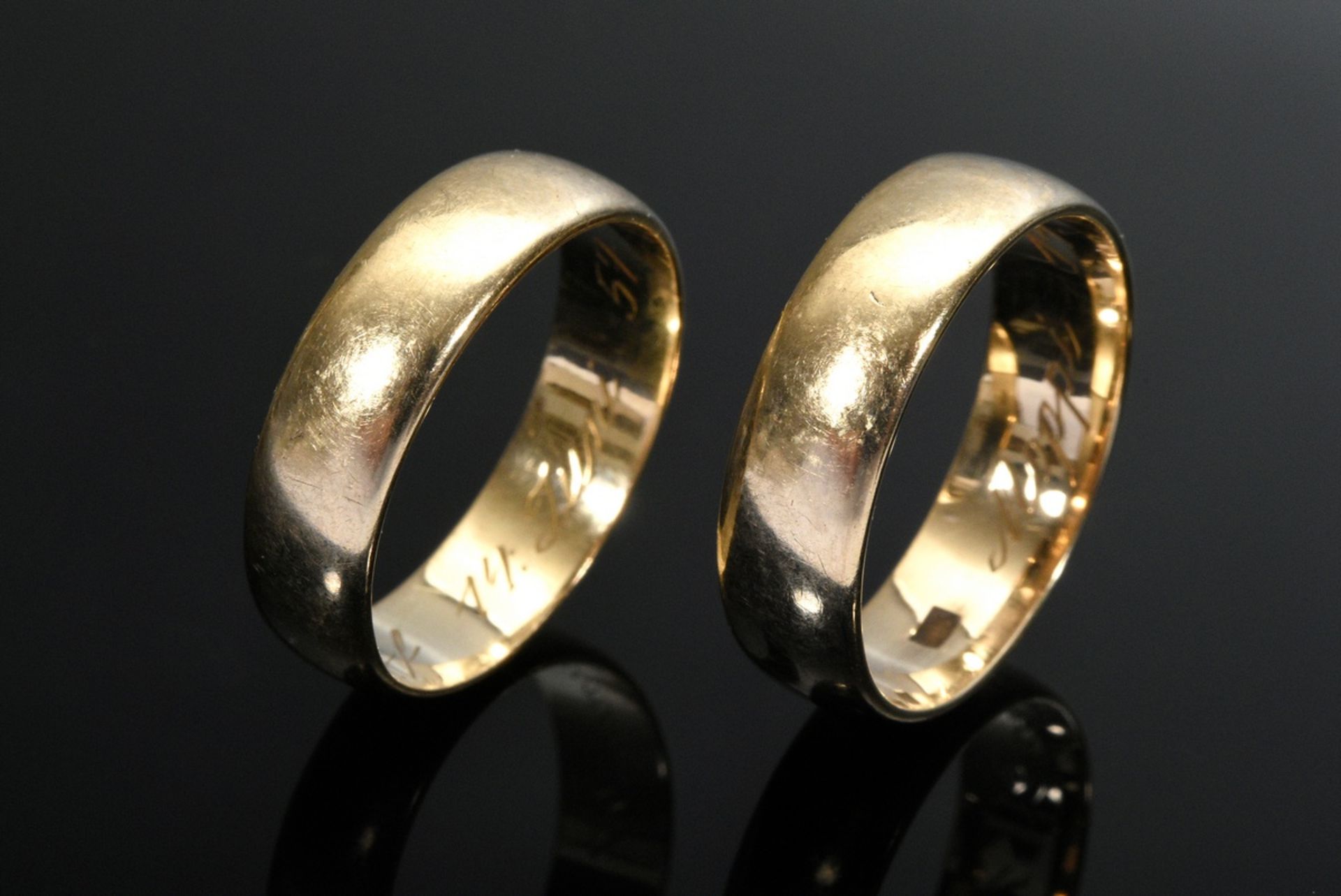 3 Diverse Teile Gelbgold 585 Schmuck: Paar Trauringe (Gr. 59) und 1 Wirbelnadel  (Ø 3,7cm), zus. 20 - Bild 2 aus 4