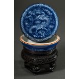 Seltene blau glasierte Deckeldose für Siegelfarbe mit Negativ Dekor „Himmels-Drache“, bez. Chenghua